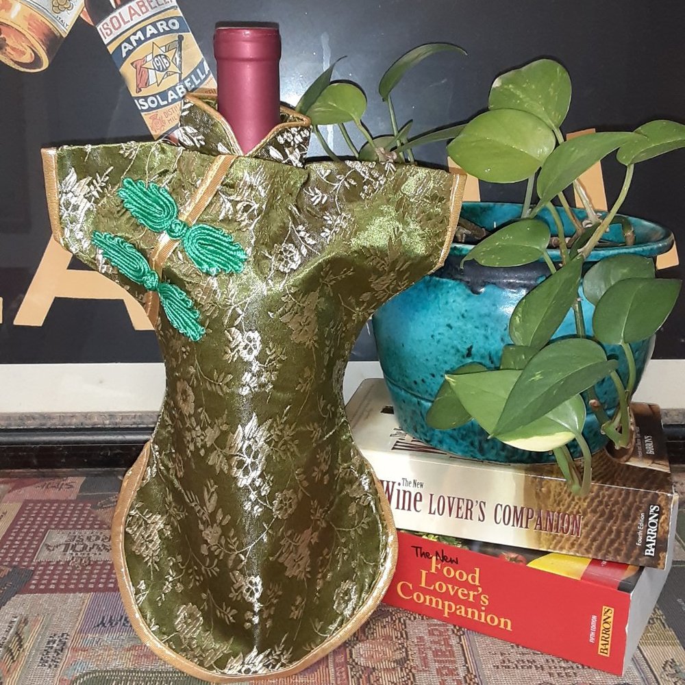 Silk Dress Bottle Cover NWOT